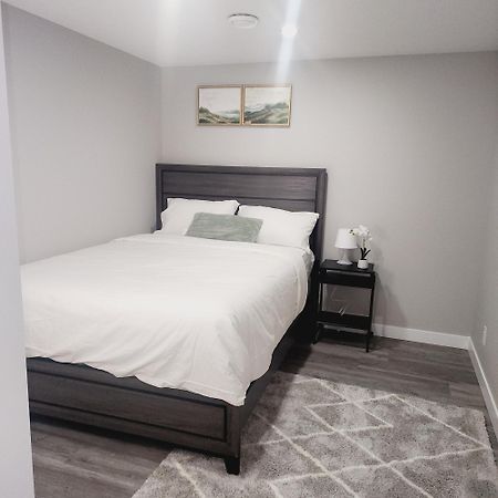 Fabulous And Cozy Guest Suite Calgary Bagian luar foto