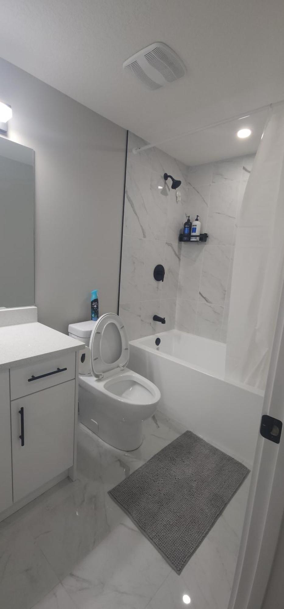 Fabulous And Cozy Guest Suite Calgary Bagian luar foto